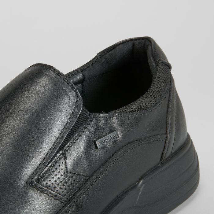 Deportivo slip on negro de piel COMFEET