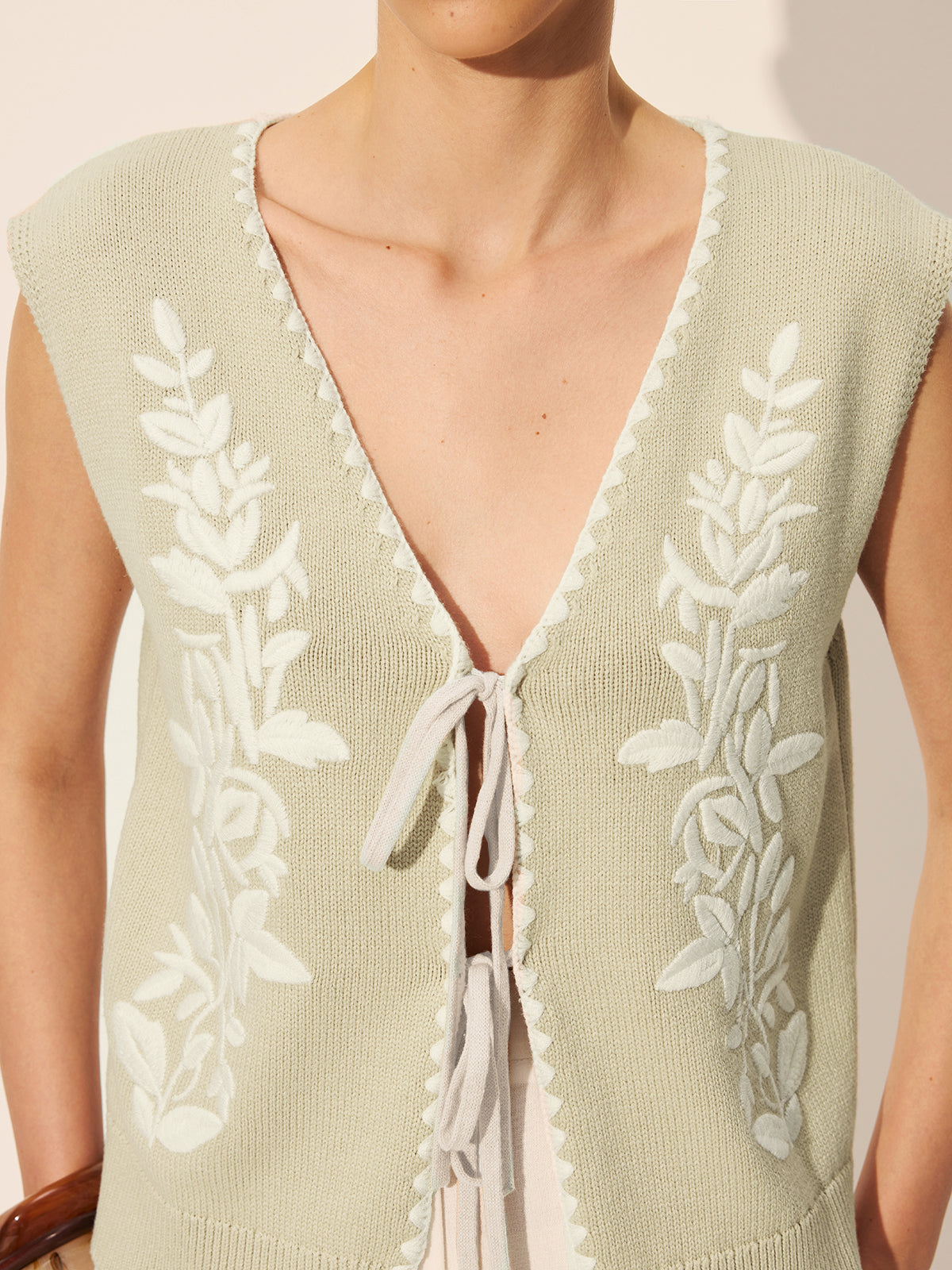 Embroidery Bow Floral Sweater Vest