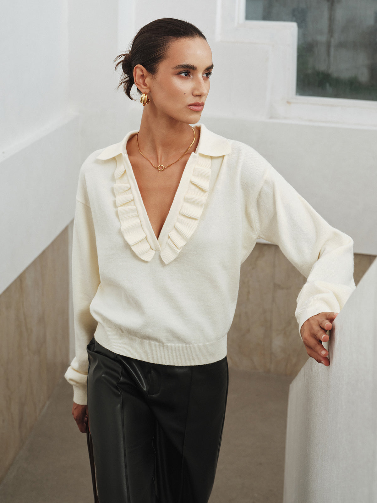 Ruffled Collared V-Neck Knit Top