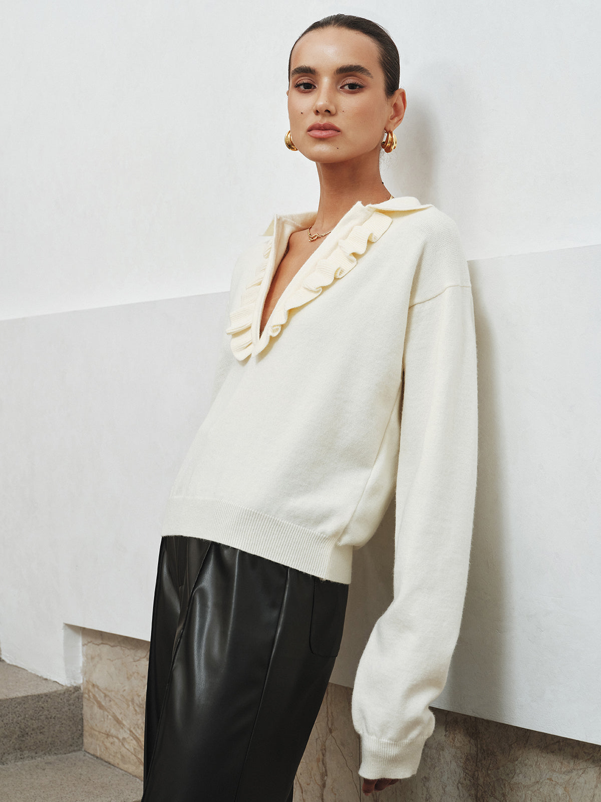 Ruffled Collared V-Neck Knit Top