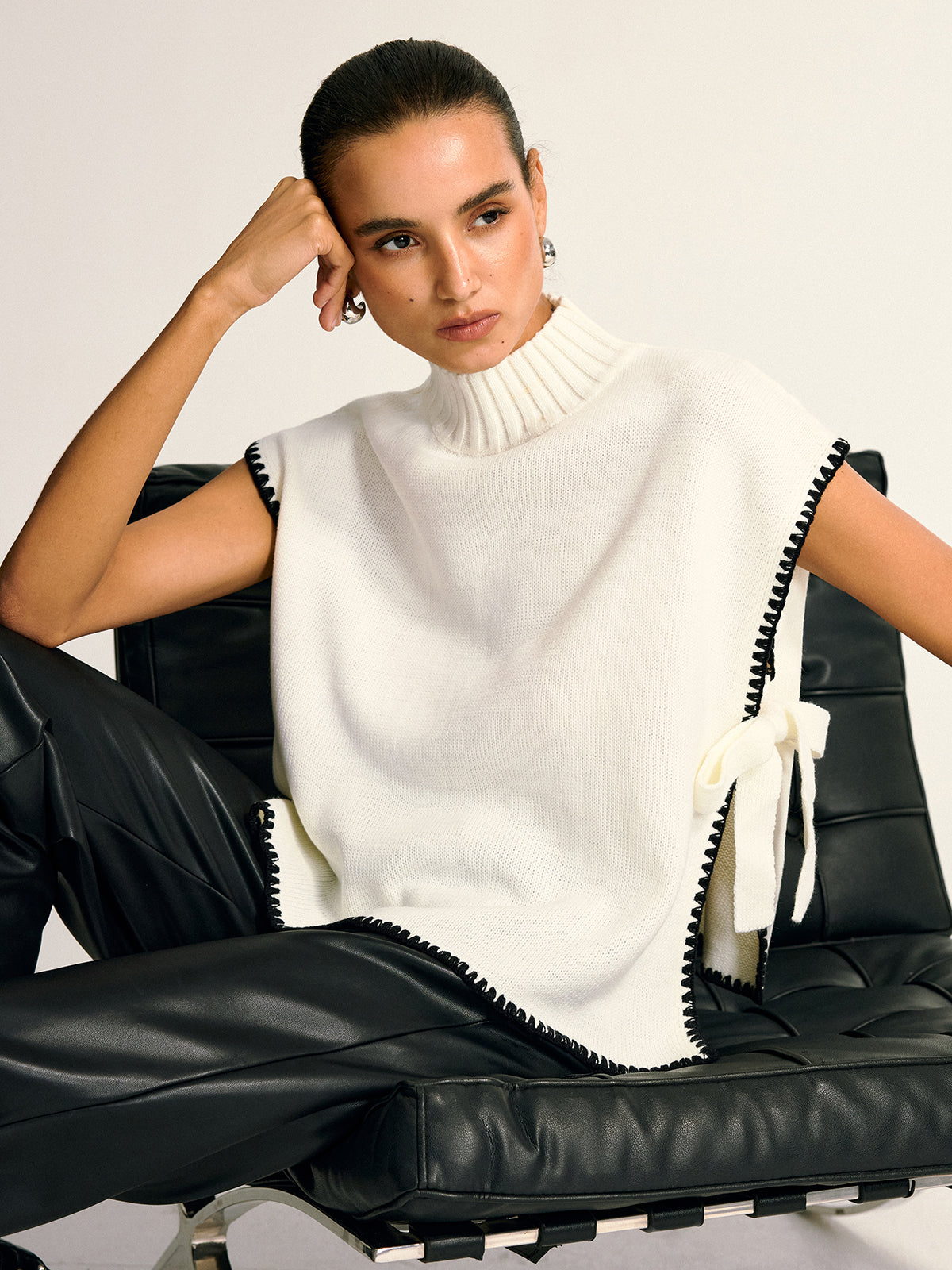 Contrast Trim Side Bow Mock Neck Sweater Vest