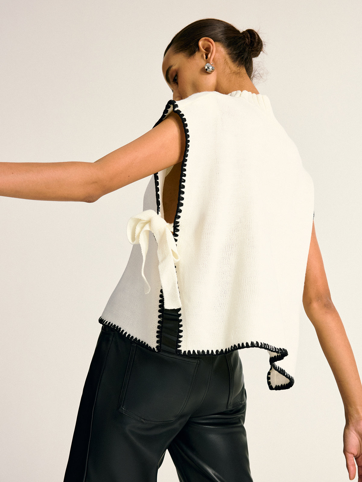 Contrast Trim Side Bow Mock Neck Sweater Vest