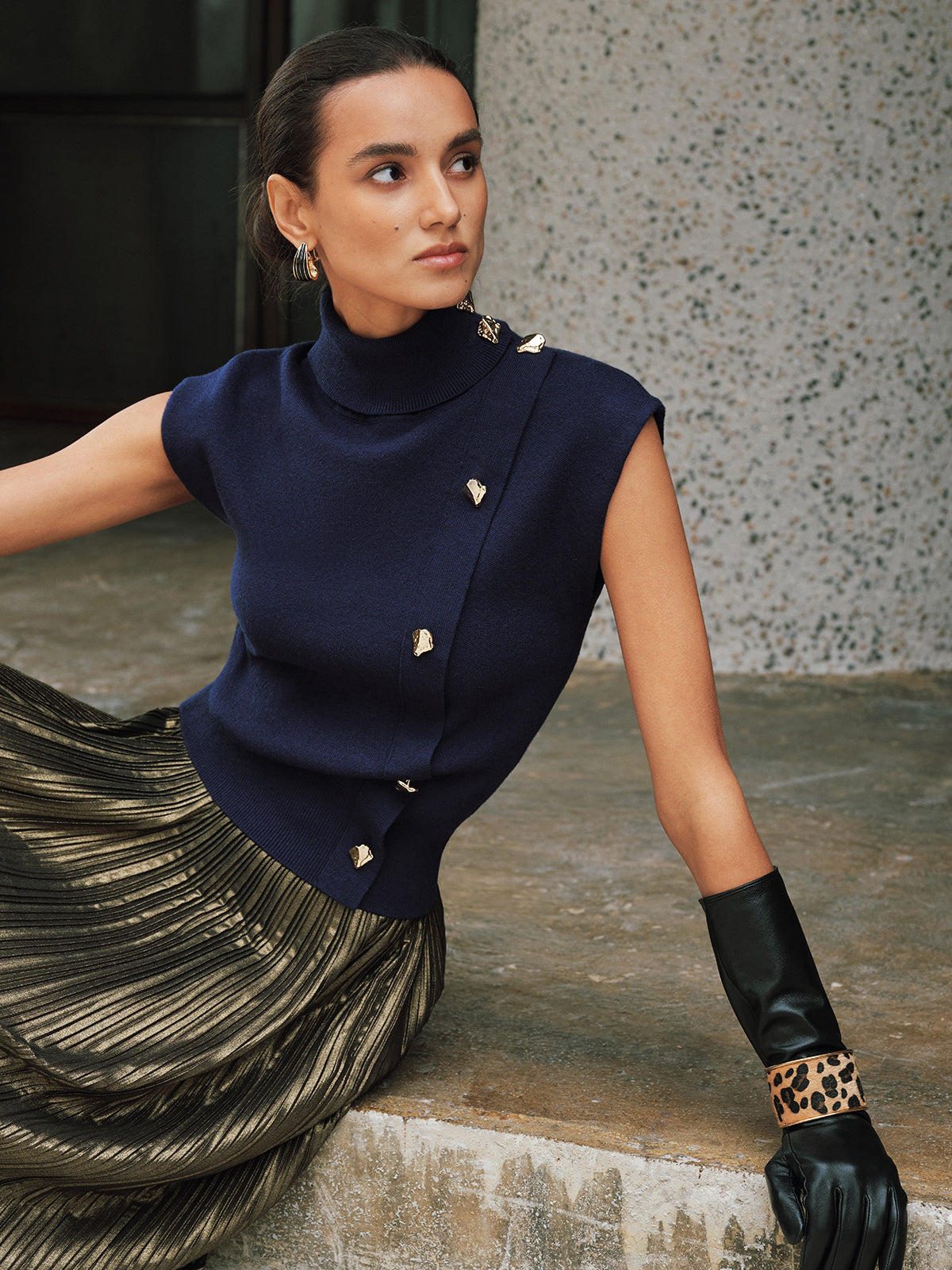 Metal Detail Turtleneck Sleeveless Knit Vest