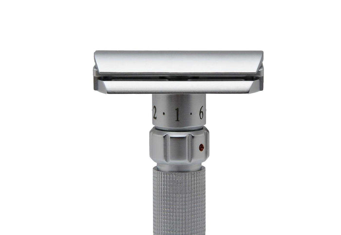 Pearl safety razor with textured handle