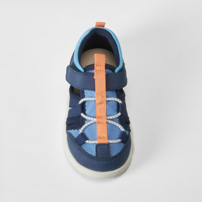 Sandalia cerrada azul COMFEET